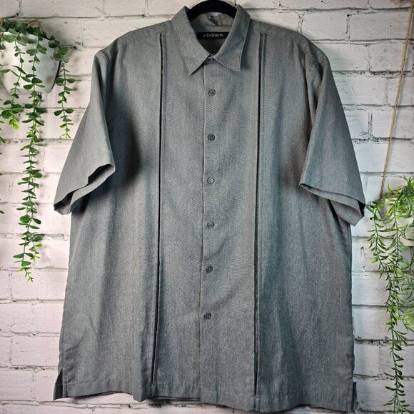 AXIST MENS SHORT SLEEVE BUTTON DOWN DARK GRAY SIZE XL FRONT PLEAT DETAIL - Picture 4 of 8